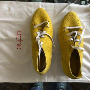 Arche Sitcha Lace-up Nubuck in yellow, Size 38
